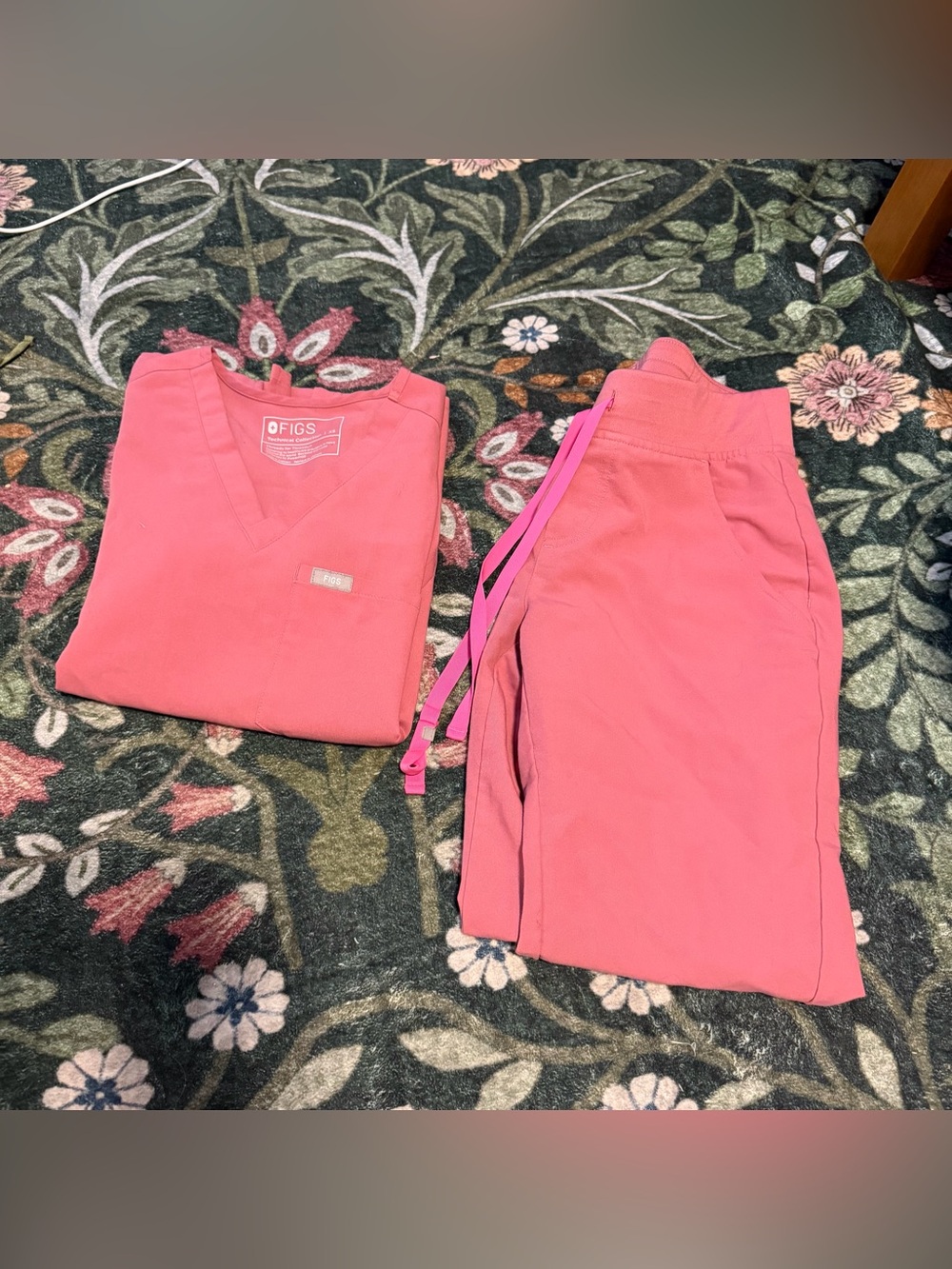 Figs breast cancer scrub set